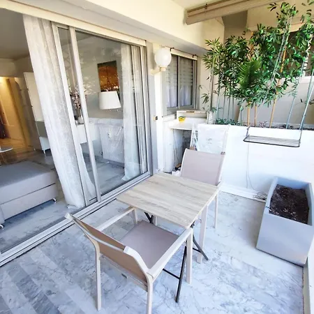 Apartment Elegance With Swimming Pool In Residence