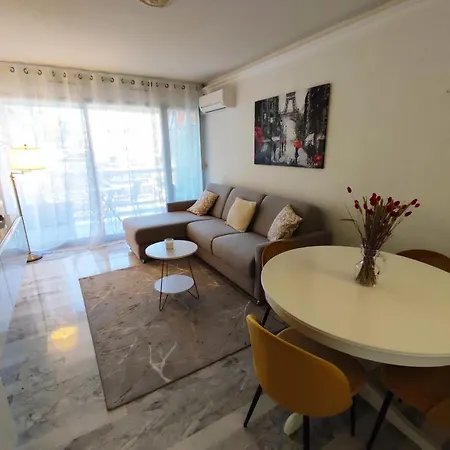 Apartment Elegance With Swimming Pool In Residence